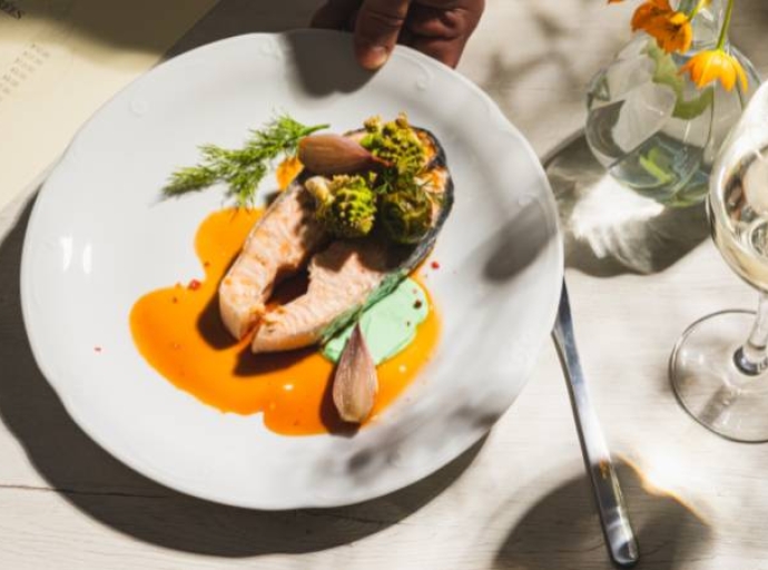 Un hombre en Kansas se declara culpable de contaminar alimentos en un restaurante de lujo
