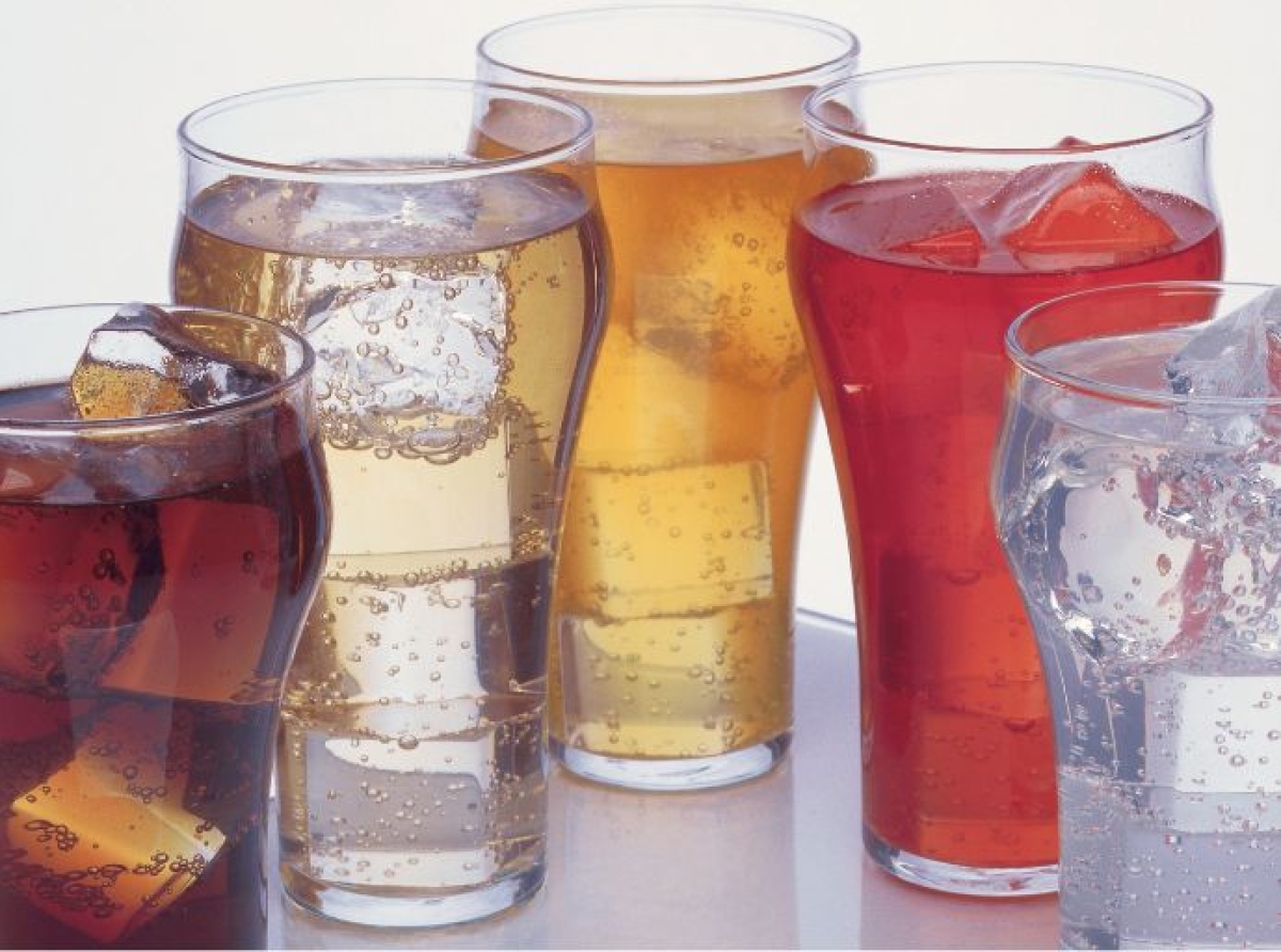 Una nueva investigación sugiere que los microplásticos podrían estar más extendidos en las bebidas de lo que se cree