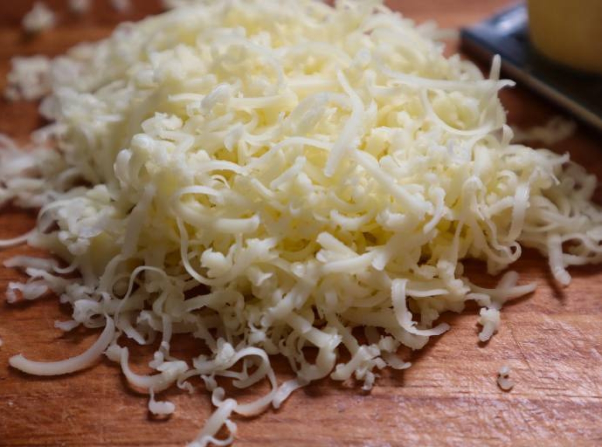 Detectan comercialización de quesos rallados adulterados en Uruguay